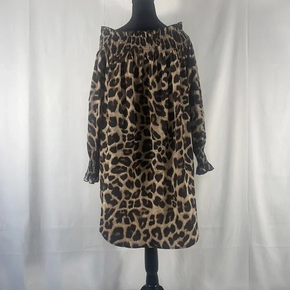 Off the shoulder leopard print , high low, top, tunic, size Large, lightweight - Picture 4 of 8